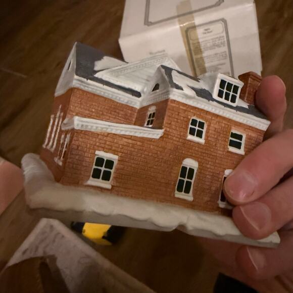 Rockwell's Christmas in Stockbridge Collection The Bank 1993 No. 14831A - Picture 4 of 7